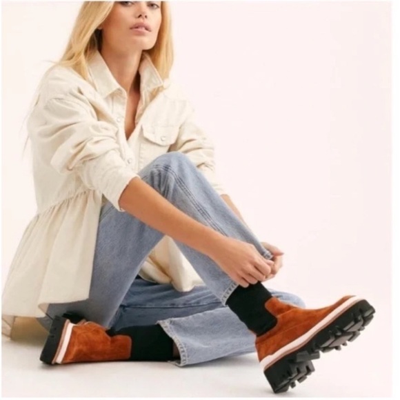 FREE PEOPLE Gee Wawa Ellis Chelsea Boots - Picture 4 of 16